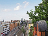 M9020068 1   Hunderwasserhaus September 2023, Rundgang durch das Haus   Bick auf die Strasse : Magdeburg, September 2023