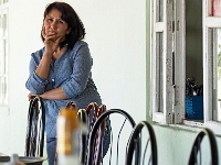 Mittagsrast inmitten der Wüste - die Wirtin  Usbekistan 2018