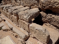 p5225175 f 1  Israel_2017 / Cesarea - Toilette : ISR, Israel