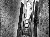 Stelen im Aussenbereich  Jüdisches Museum Berlin, Mai 2022 : Jüdisches Museum, Berlin, Mai 2022